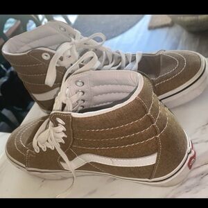 Vans W 9.5 High-Top Sneakers in Tan and White